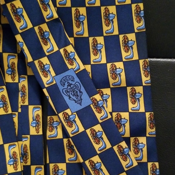 Gucci 100% Silk Tie Fan Pattern - RARE - Picture 3 of 5